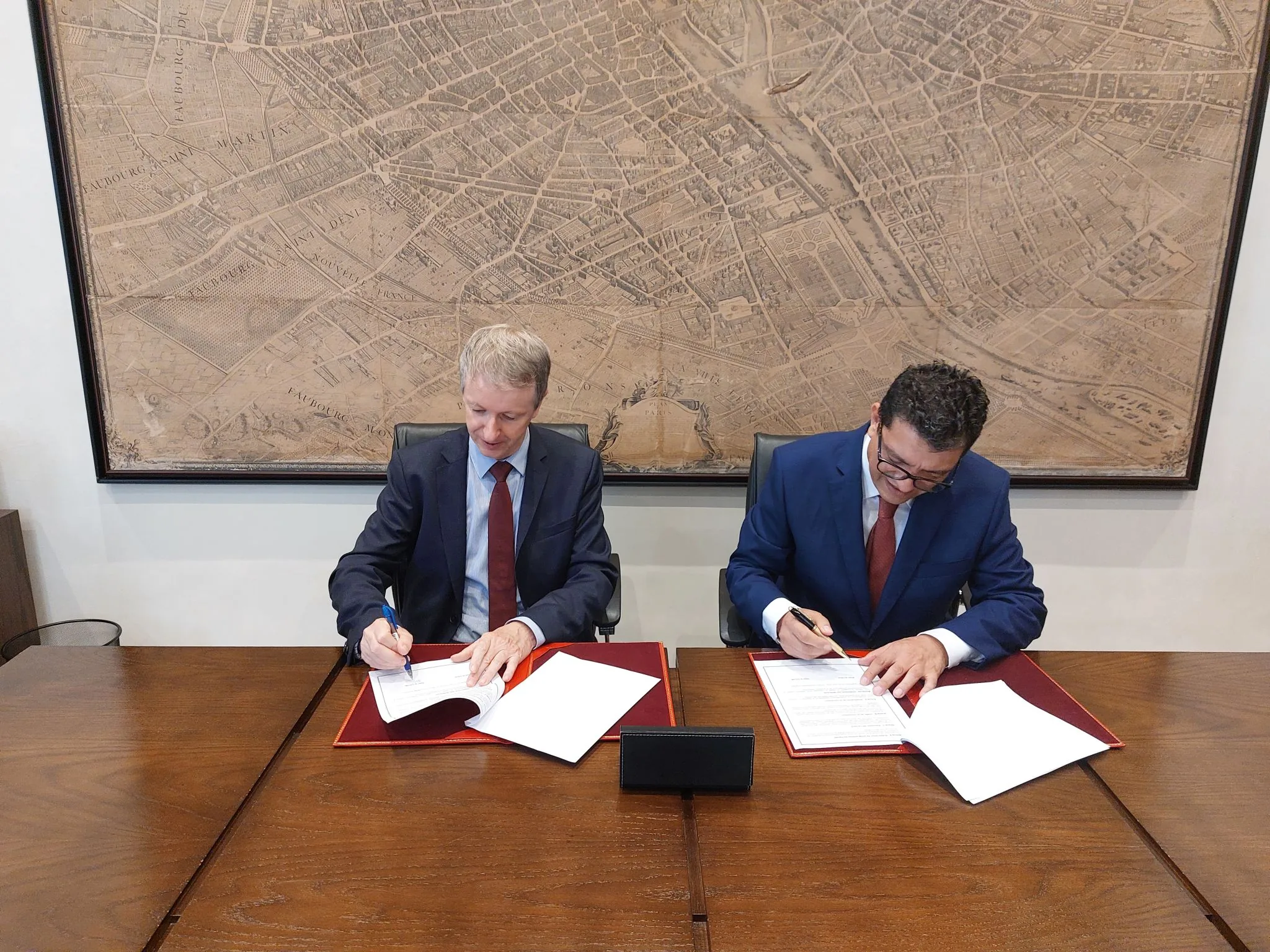 Signature de la convention de partenariat entre la CFCIM et la CACS.